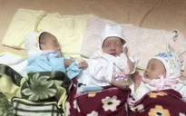 Hy hữu tại Việt Nam: 3 bé trai chào đời còn nguyên trong bọc ối
