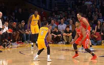 Los Angeles Lakers đánh bại Houston Rockets trong ngày ra quân