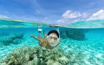 Khám phá những vịnh biển nước trong vắt như pha lê