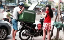 Đội nắng giao hàng, shipper kiếm bộn ngày hè nóng