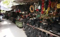 Thu giữ hàng ngàn phụ tùng ô tô cũ tại chợ “Trời” Hà Nội
