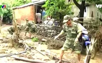Tình quân dân nơi rốn lũ