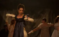 Lily James “lột xác” trong phim “Pride and Prejudice and Zombies“