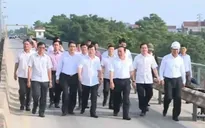 Phó Thủ tướng Trịnh Đình Dũng trực tiếp kiểm tra cầu Việt Trì