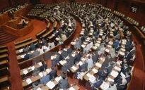 Nhật Bản hạ độ tuổi bầu cử xuống 18