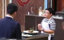 Vua đầu bếp nhí: Cậu bé “bốn mắt” gây ấn tượng với món bò đẳng cấp nhà hàng