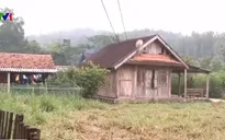 Khó thoát nghèo vì thiếu đất sản xuất