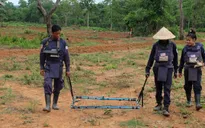 Mỹ cam kết viện trợ 90 triệu USD giúp Lào rà phá bom mìn