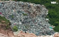 Bãi biển Hong Kong (Trung Quốc) ngập trong “núi rác”