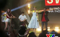 NB Lại Văn Sâm lóng ngóng thử sức với vũ điệu cồng chiêng