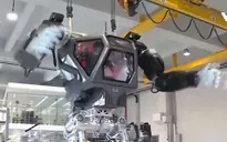 Thử nghiệm robot khổng lồ giống người
