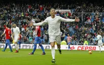 CR7 khoe bài tập lạ, chuẩn bị cho Siêu kinh điển