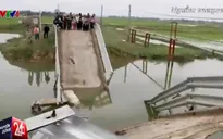 Sà lan đâm sập cầu bê tông tại Hà Tĩnh