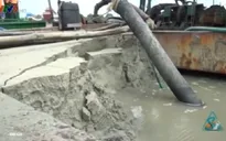 Bắt 15 tàu hút cát trộm tại Thường Tín