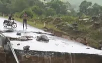 Hà Giang: Sạt lở đường do ảnh hưởng bão số 1, giao thông đình trệ
