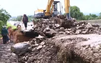 Nam Trung Bộ chưa khắc phục xong sạt lở giao thông do mưa lũ