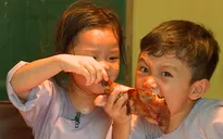 “Chết cười” với chuyện tình Châu Chấu, Bell và chiếc đùi gà