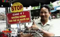 Hiệp sĩ giao thông hơn 20 năm dắt người qua đường