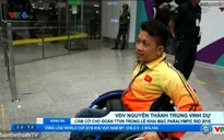 VĐV Nguyễn Thành Trung vinh dự cầm cờ cho Đoàn TTVN trong lễ khai mạc Paralympic Rio 2016
