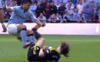 Sao Chelsea "rùng mình" vì pha vào bóng rợn tóc gáy của Aguero