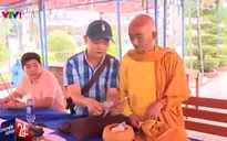 Bình Dương phát hiện 3 đối tượng giả nhà sư đi khất thực
