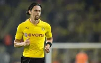 Liverpool khủng hoảng hàng thủ, Klopp tính rút ruột Dortmund