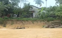 Quảng Ngãi: Sạt lở nghiêm trọng ở suối Nang
