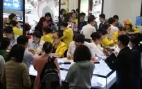 Xếp hàng dài mua vàng ngày Vía Thần Tài