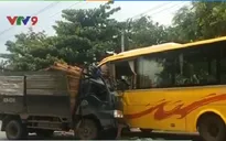 Bình Dương: Tai nạn giao thông giữa 3 ô tô, 5 người thương vong