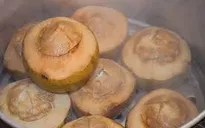 Thưởng thức cơm trái dừa thơm ngon, lạ miệng