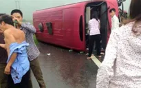 Tạm giữ hình sự lái xe trong vụ lật xe khách khiến 2 người tử vong