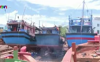 Nguy hiểm rình tập khi tàu cá chạy bằng... máy ô tô độ chế