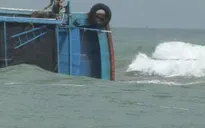 Hai tàu cá Quảng Ngãi bị giông lốc đánh chìm