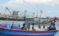 Bình Định kêu gọi cứu hộ tàu cá bị trôi dạt trên biển