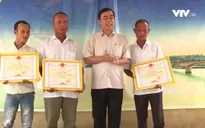 Tặng bằng khen cho ngư dân cứu nạn tàu chìm ở đảo Cồn Cỏ