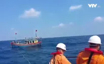 Cứu 5 thuyền viên Thanh Hóa gặp nạn trên biển