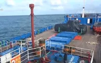 Bắt 3 tàu sang mạn dầu DO trái phép ở vùng biển Côn Đảo