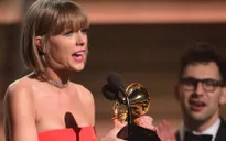 Taylor Swift phản pháo Kayne West trên sân khấu Grammy