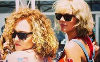 Vui vẻ bên tình mới, Taylor Swift quậy hết cỡ trong kỳ nghỉ lễ