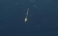 Tên lửa Falcon 9 hạ cánh thành công trên biển