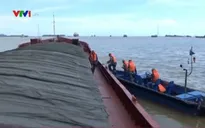 Bắt 3 tàu vận tải chở 4.000 tấn than cám không rõ nguồn gốc