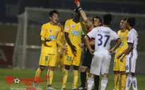Ăn mừng quá lâu, người hùng của FLC Thanh Hóa bị đuổi khỏi sân