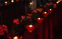 Hàng nghìn ngọn nến tri ân được thắp sáng tại nghĩa trang liệt sĩ TP Hà Nội