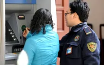 Ngân hàng sẽ chi tiền mặt trả lương tại doanh nghiệp khi cần thiết