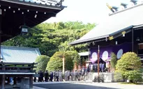 Thủ tướng Nhật Bản gửi đồ lễ tới đền Yasukuni
