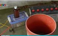Bắt đối tượng dùng thuốc trừ sâu khai thác thủy sản tại Bến Tre