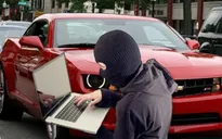 Tin tặc có thể chiếm quyền kiểm soát ô tô khi xe đang chạy