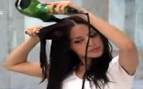 Không dùng máy sấy tóc để... tiết kiệm năng lượng