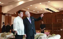 Tổng thống Philippines Duterte hát karaoke với Thủ tướng Malaysia