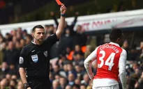 Cận cảnh tình huống Coquelin nhận thẻ đỏ khiến Arsenal sụp đổ